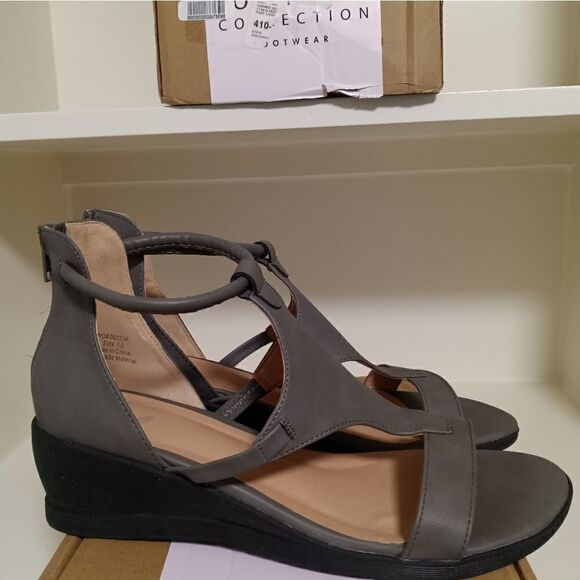 💯🔥JOURNEE COLLECTION TRAYLE WEDGE SANDALS- WOMEN'S SIZE 7.5- GREY🔥🔥NEW IN - Picture 4 of 11